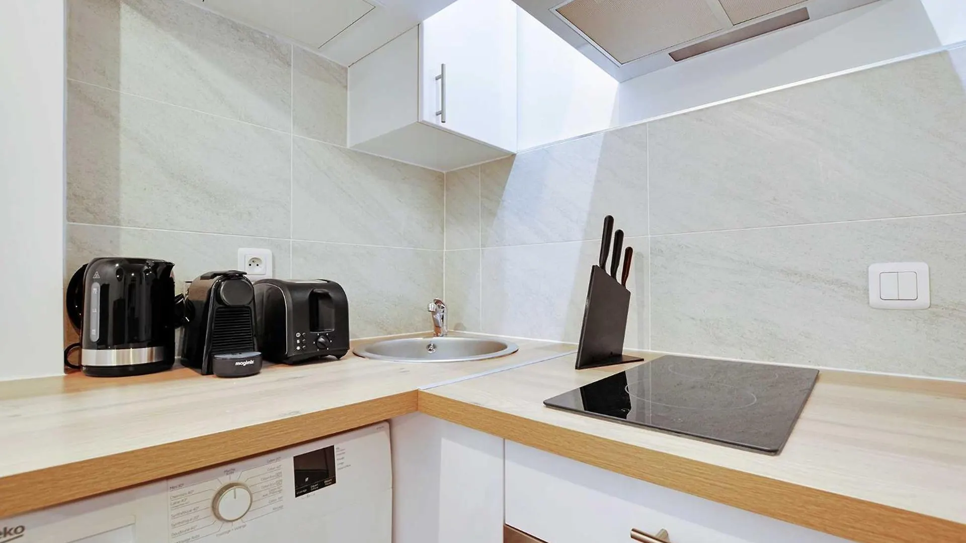 Chic Parisian Retreat - Alexandre Dumas 2C Apartment  Paris
